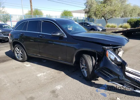 2017 Mercedes-Benz Glc 300 z USA, uszkodzony, nr VIN 121383
